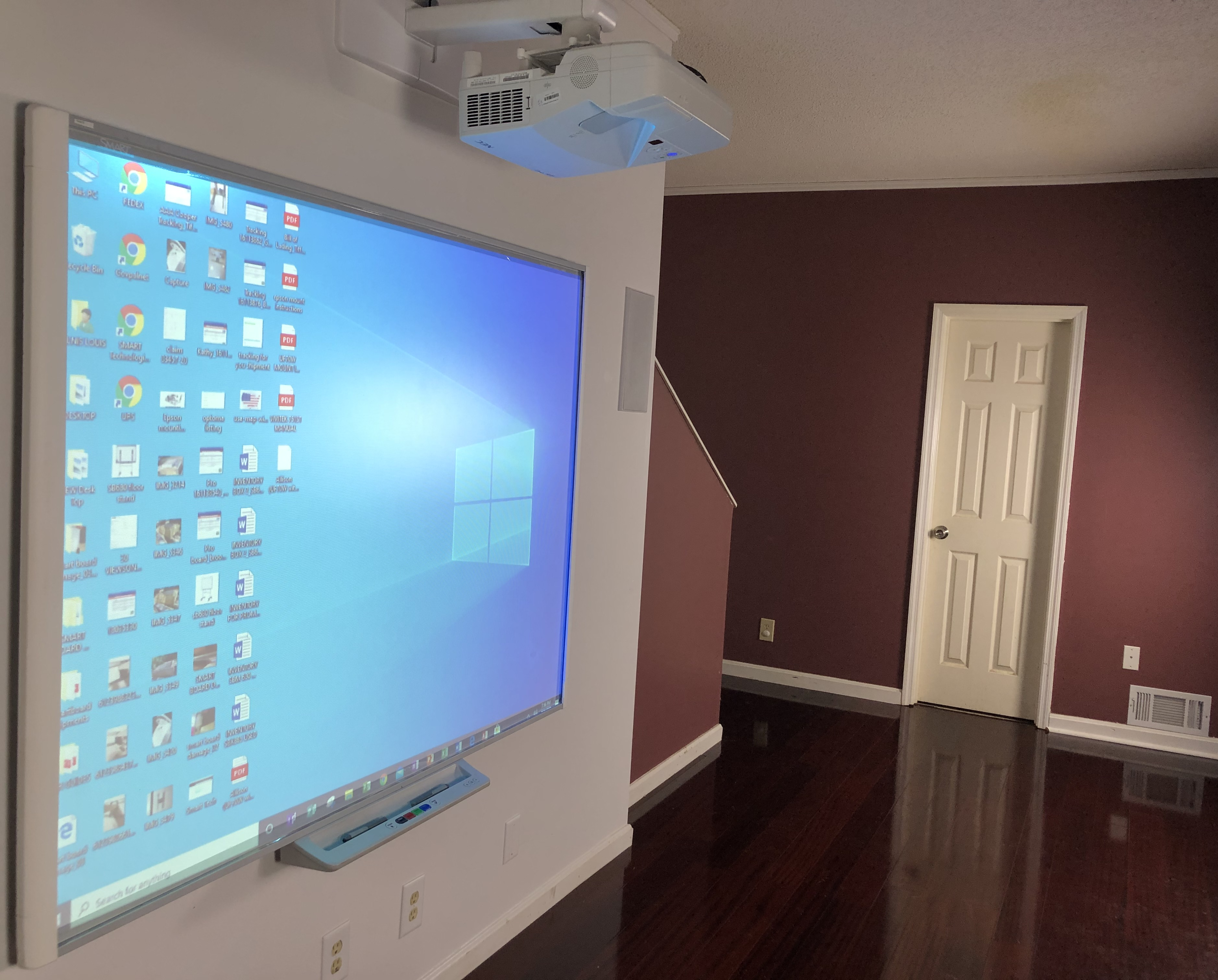 Electronic whiteboard outlet projector